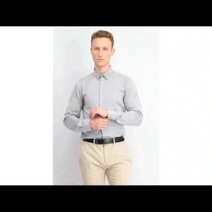 Calvin Klein men’s slim fit striped dress shirt 
Size 16-16 1/2 34/35